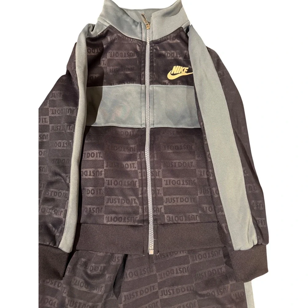 Nike Boys Just Do It Tracksuit Set Jacket and Pants Grey Black Size 5-6 Years - Picture 2 of 4